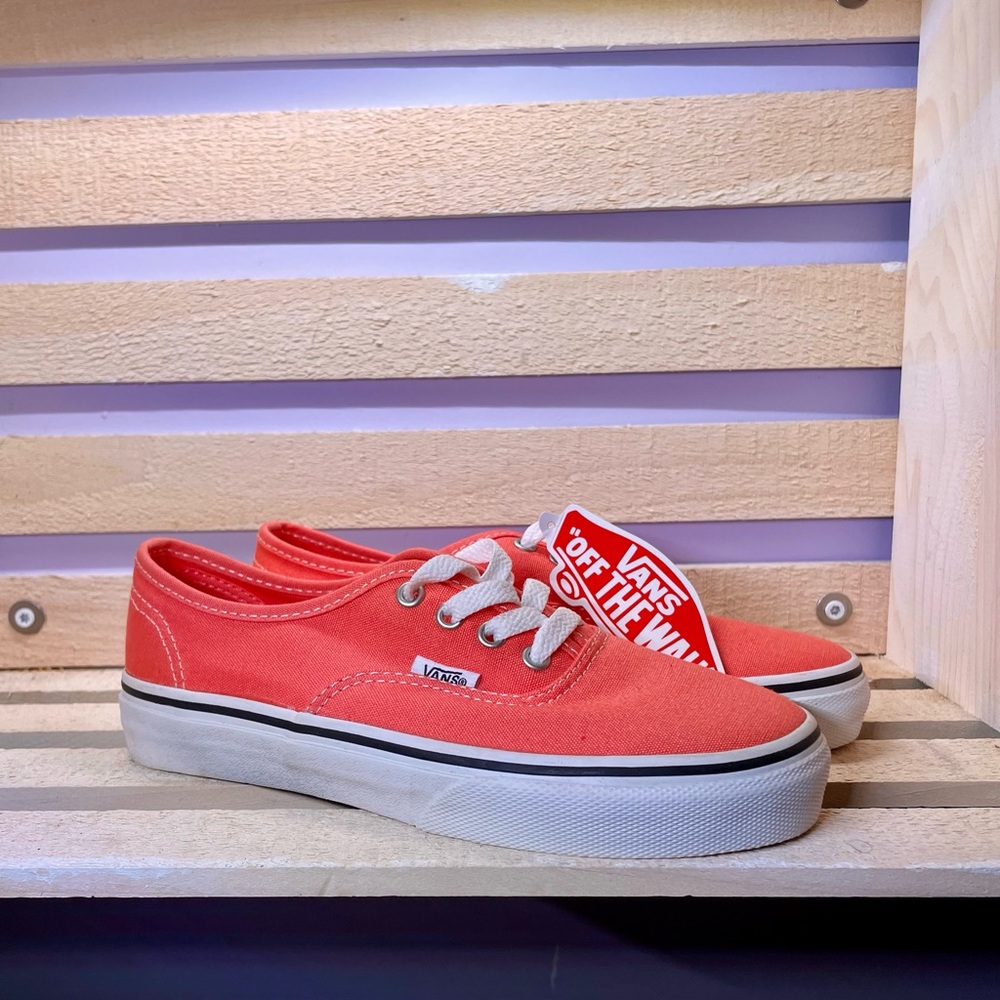 NWT Authentic low top Vans Classics sneakers